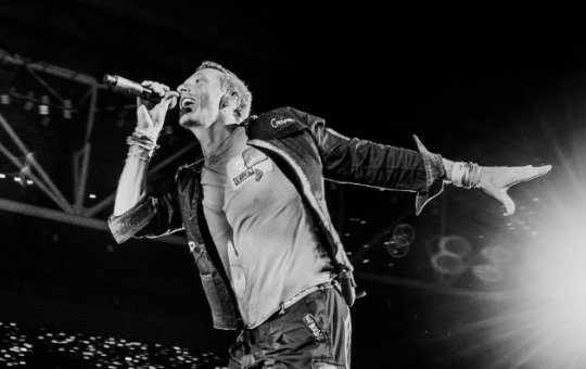 Vocalista de banda internacional revela batalha contra a depressão
