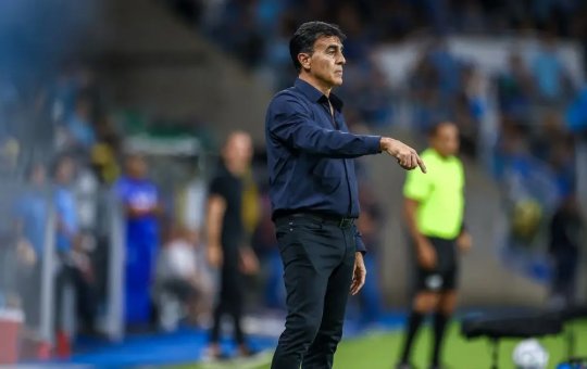 Após sofrer goleada para o Mirassol, Grêmio demite técnico Gustavo Quinteros às vésperas do Gre-Nal