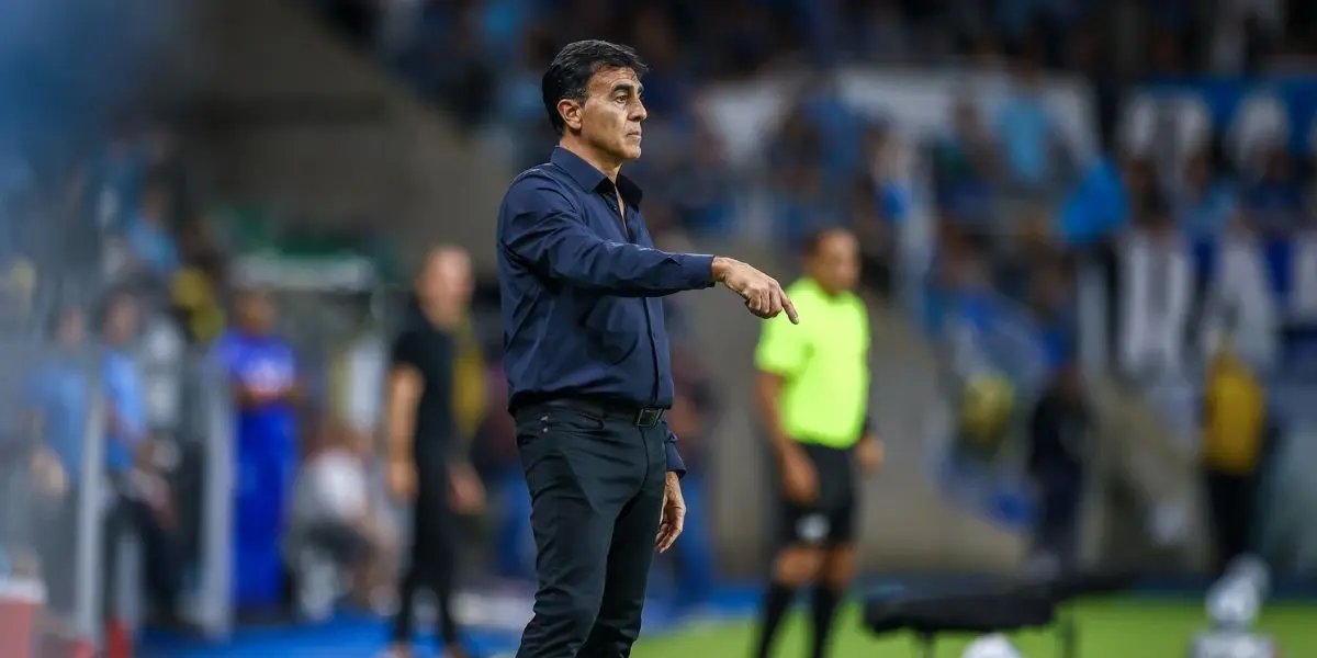 Após sofrer goleada para o Mirassol, Grêmio demite técnico Gustavo Quinteros às vésperas do Gre-Nal