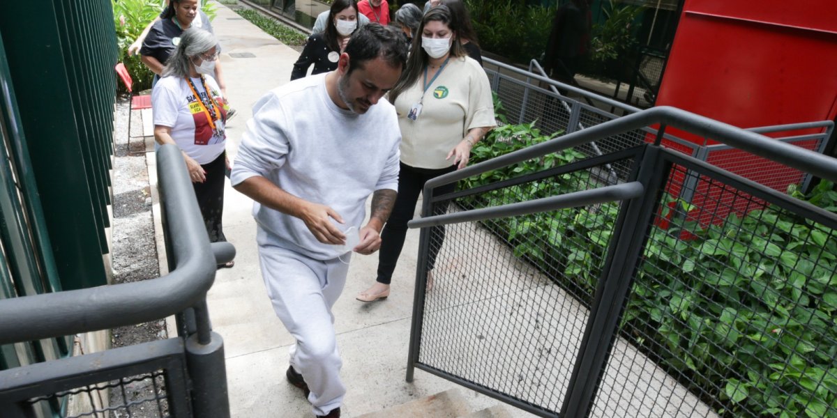 Glauber Braga encerra greve de fome após acordo com presidente da Câmara