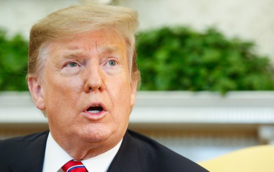 Governo Trump lança site para afirmar que vírus da COVID-19 foi criado artificialmente pela China