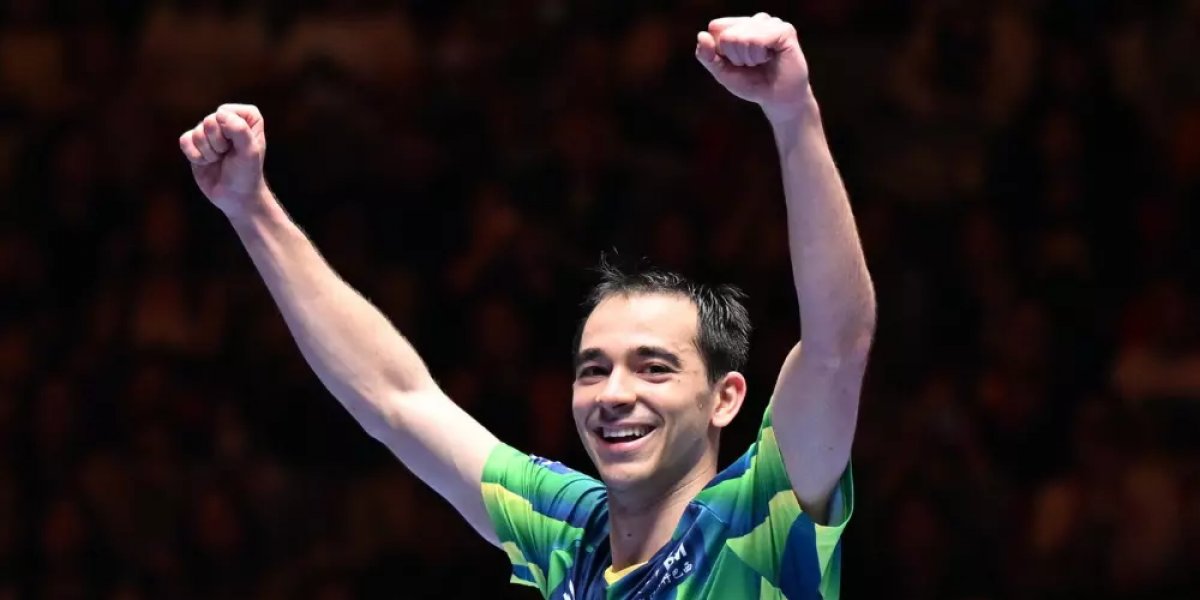 Brasileiro vence chinês vice-líder do ranking e vai à final inédita na Copa do Mundo de tênis de mesa