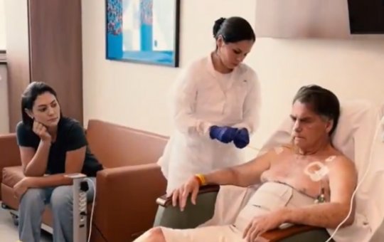 Bolsonaro homenageia e agradece apoio de sua esposa durante sua internação