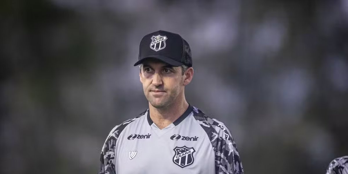 Ex-técnico do Vitória, Léo Condé, critica arbitragem após derrota "Não foi pênalti"