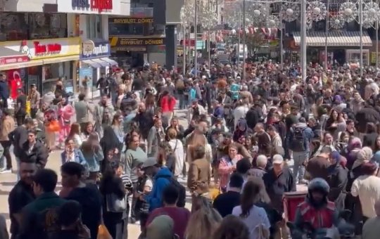 Forte terremoto atinge região próxima a Istambul e é sentido em diversos países da Europa