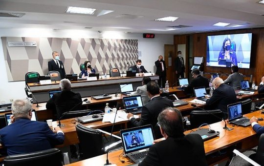 PEC do fim da reeleição avança no Senado