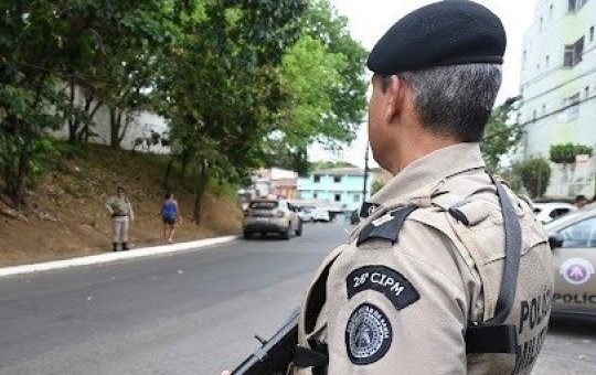 Casal é preso com grande quantidade de cocaína e carro com placa clonada em Candeias