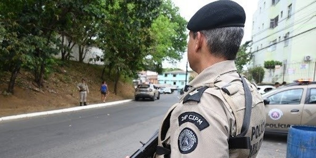Casal é preso com grande quantidade de cocaína e carro com placa clonada em Candeias