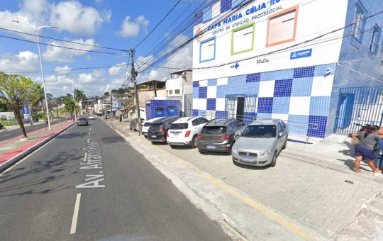 Mulher morre após escorregar e bater a cabeça na calçada em Itacaranha