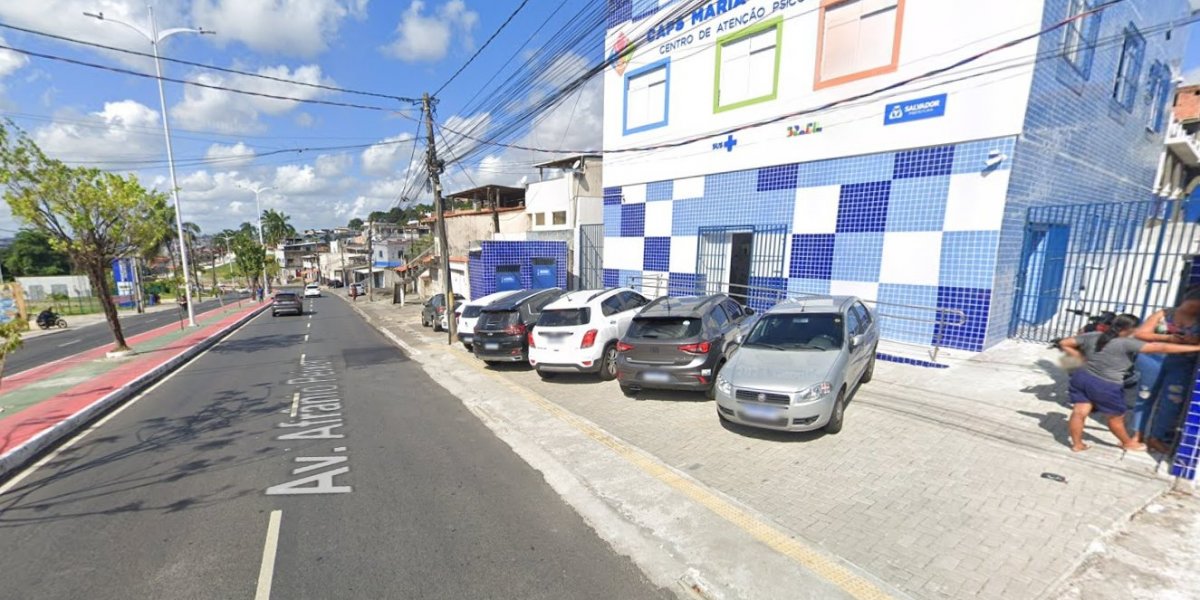 Mulher morre após escorregar e bater a cabeça na calçada em Itacaranha