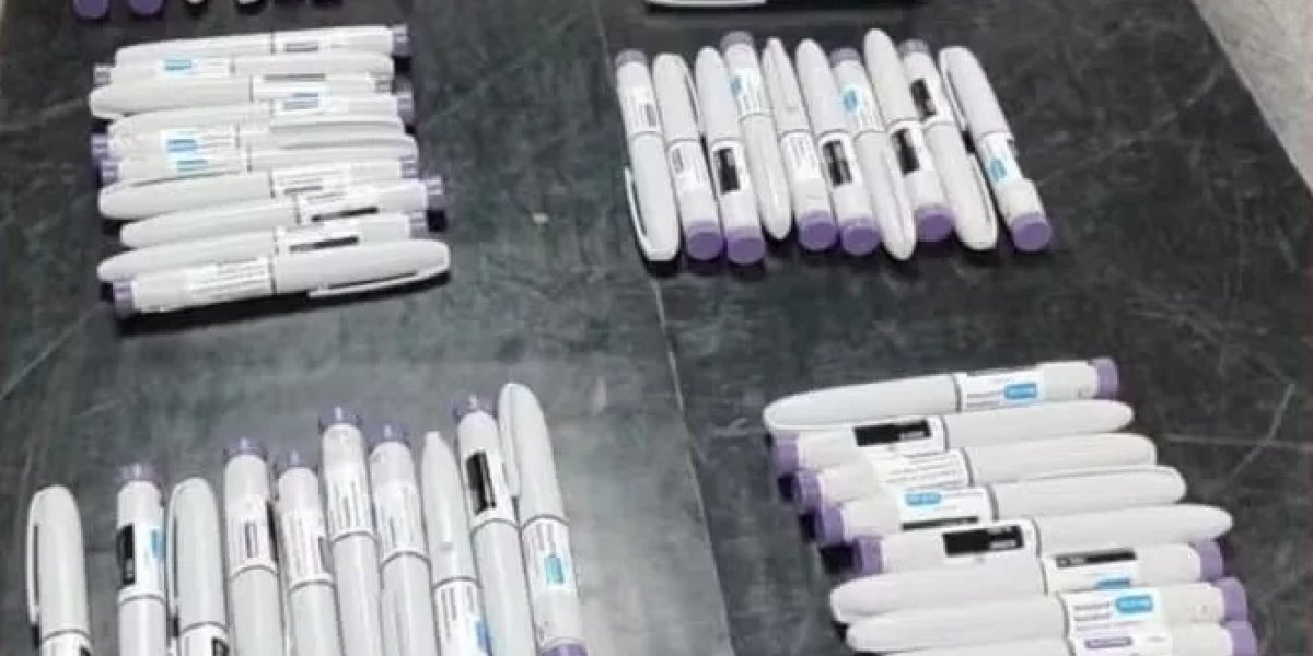 Mais de 60 canetas de Mounjaro são apreendidas na mochila de passageiro no Aeroporto de Salvador