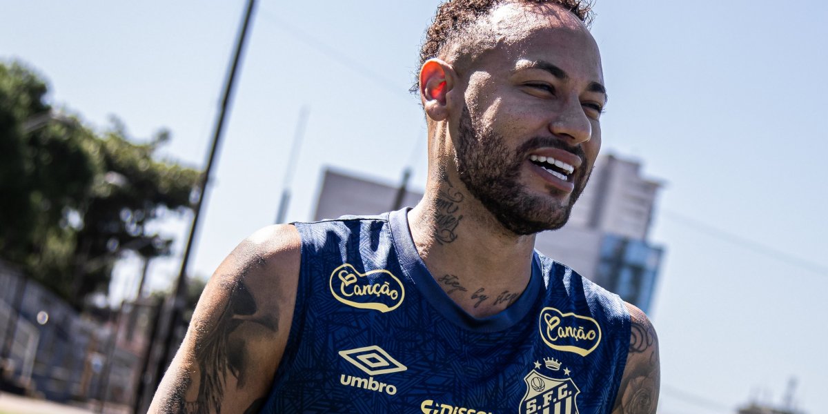 Neymar em treino do Santos antes de sua lesão