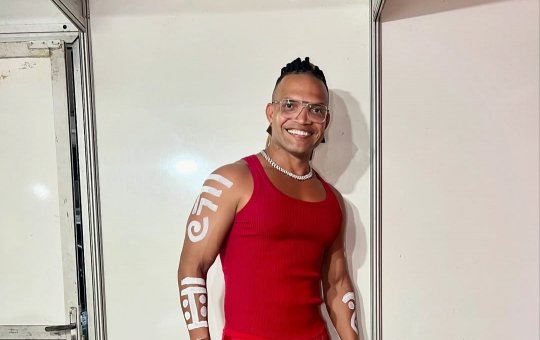 Buja, da Timbalada, opina sobre reforços do Bahia em entrevista na Fonte Nova