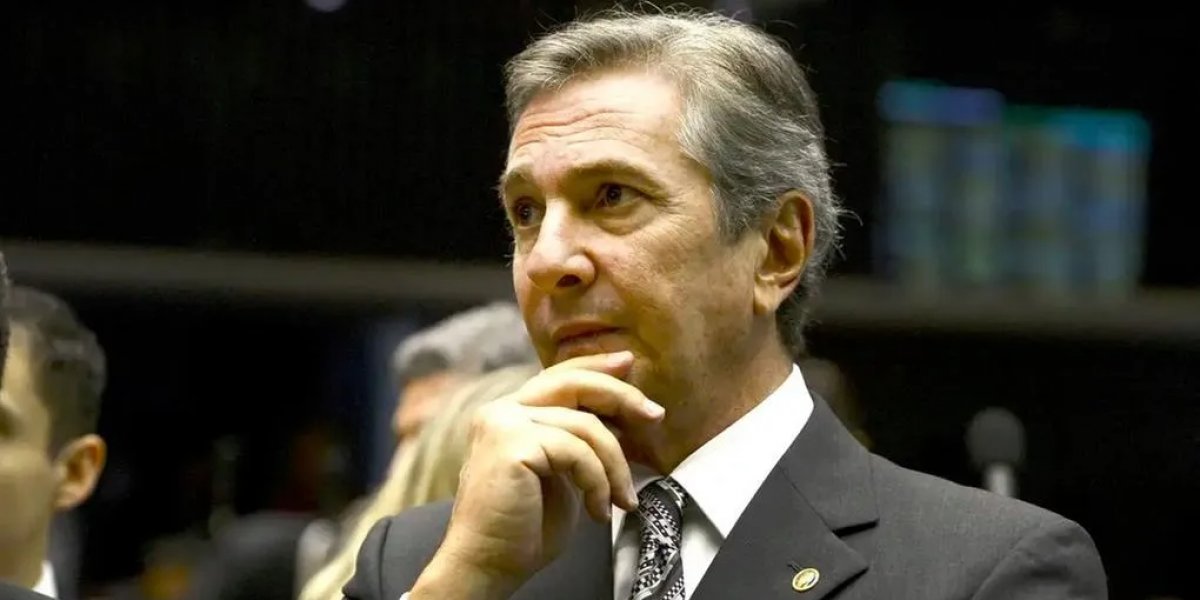 Fernando Collor pensando