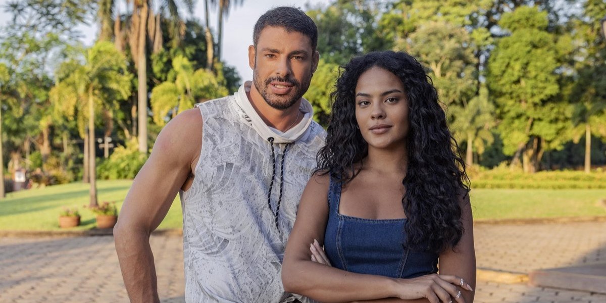 Cauã Reymond e Bella Campos em um set da Globo
