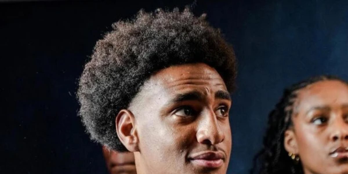 Alijah Arenas sorrindo