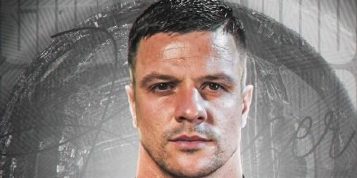 Renato Kayzer em montagem de sua apresentação no Vitória