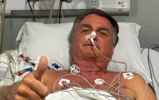 Bolsonaro segue internado com quadro estável, mas sem previsão de alta