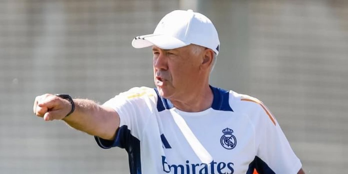 Ancelotti comandando treino do Real Madrid