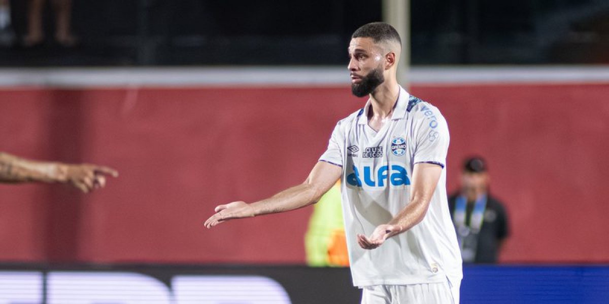 Wagner Leonardo em ação na partida Vitória x Grêmio