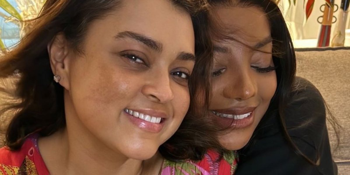 Preta Gil e Ludmilla juntas abraçadas em registro recente