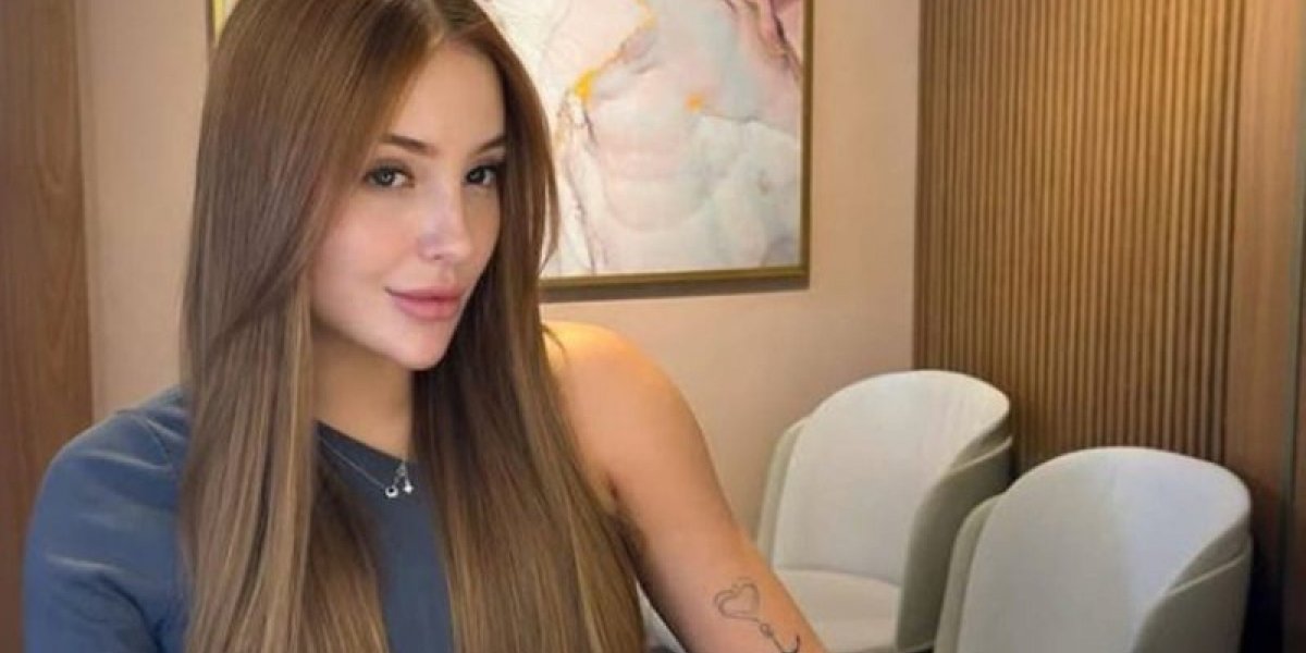 Pela primeira vez, Any Awuada, suposta amante de Neymar, exibe barriga de grávida