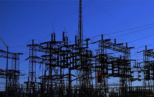 Moradores relatam caos, filas e medo após apagão na Europa