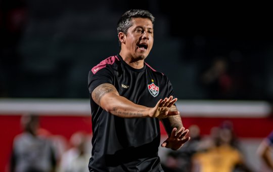 Procurado pelo Vasco, Thiago Carpini toma decisão sobre desejo do clube carioca