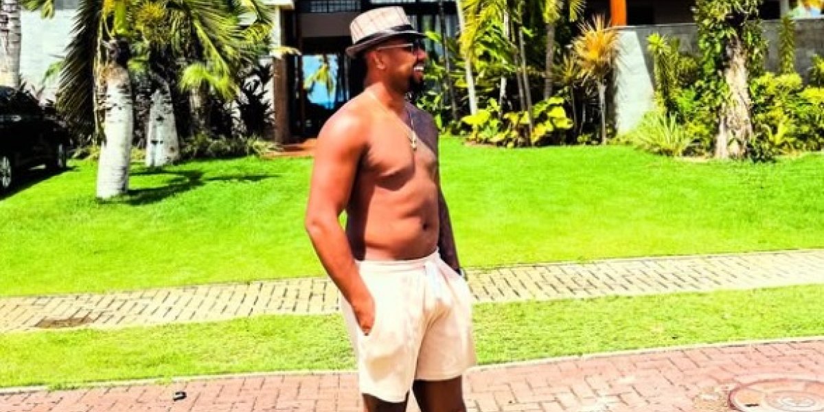 Davi Brito posta vídeo recebendo cuidados após passar por procedimento estético