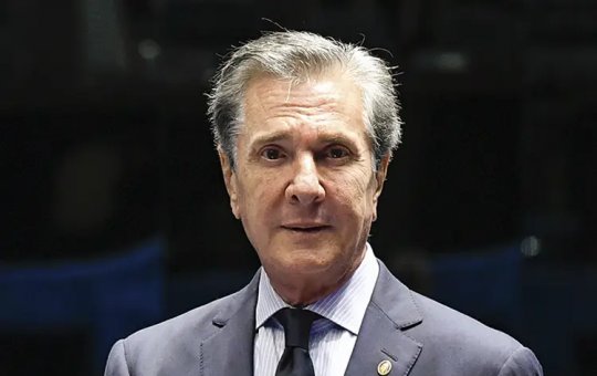 Com 6 votos a 4, STF decide pela manutenção da prisão de Collor