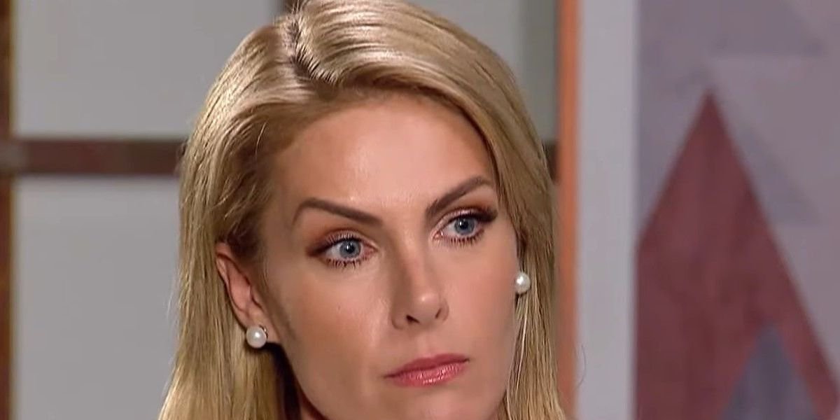 A imagem mostra a apresentadora Ana Hickmann da Record