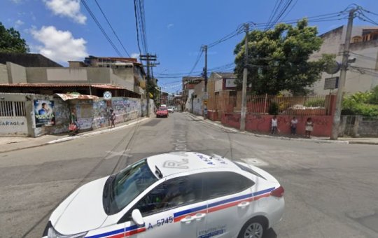 Mulher é atacada com golpes de faca por vizinha em bairro de Salvador