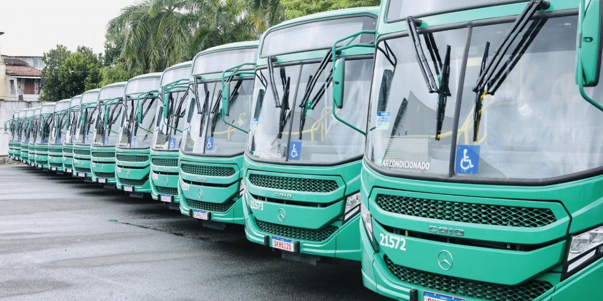 Manifestação de rodoviários para reajuste salarial atrasa saída de ônibus em bairros de Salvador