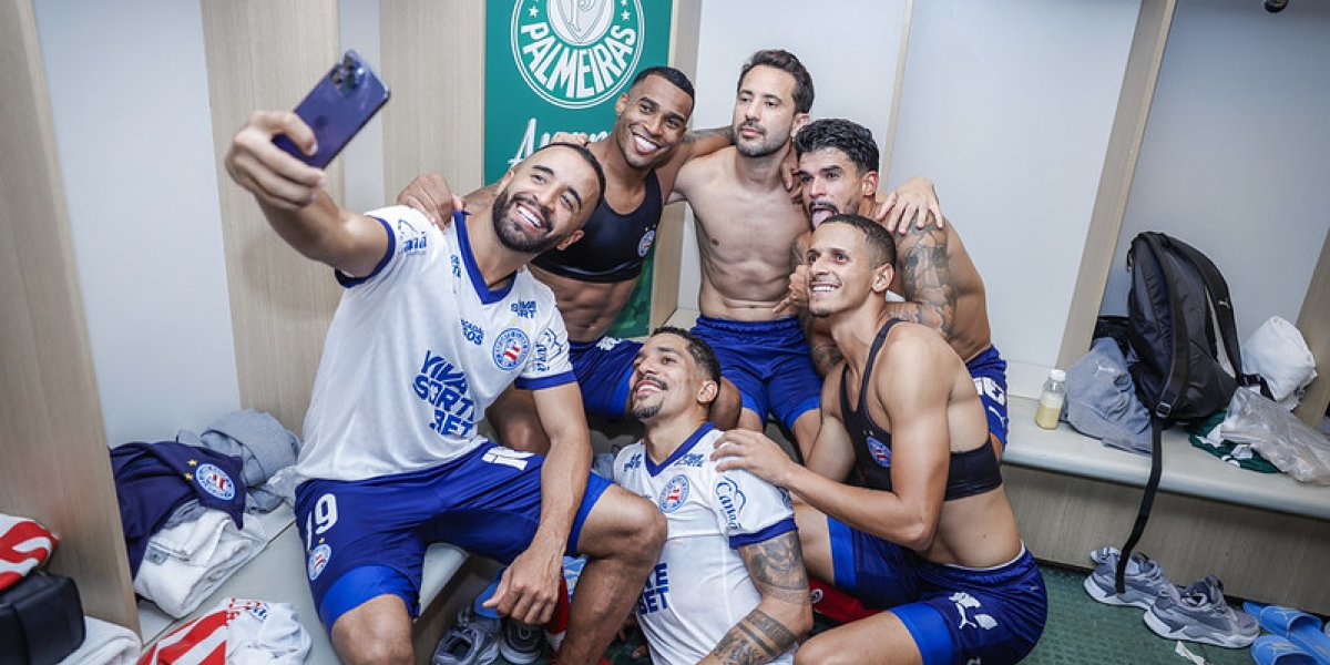 Jogadores do Bahia comemoram triunfo contra o Palmeiras