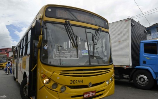 Após assembleia, rodoviários liberam saída de ônibus em garagens de Salvador