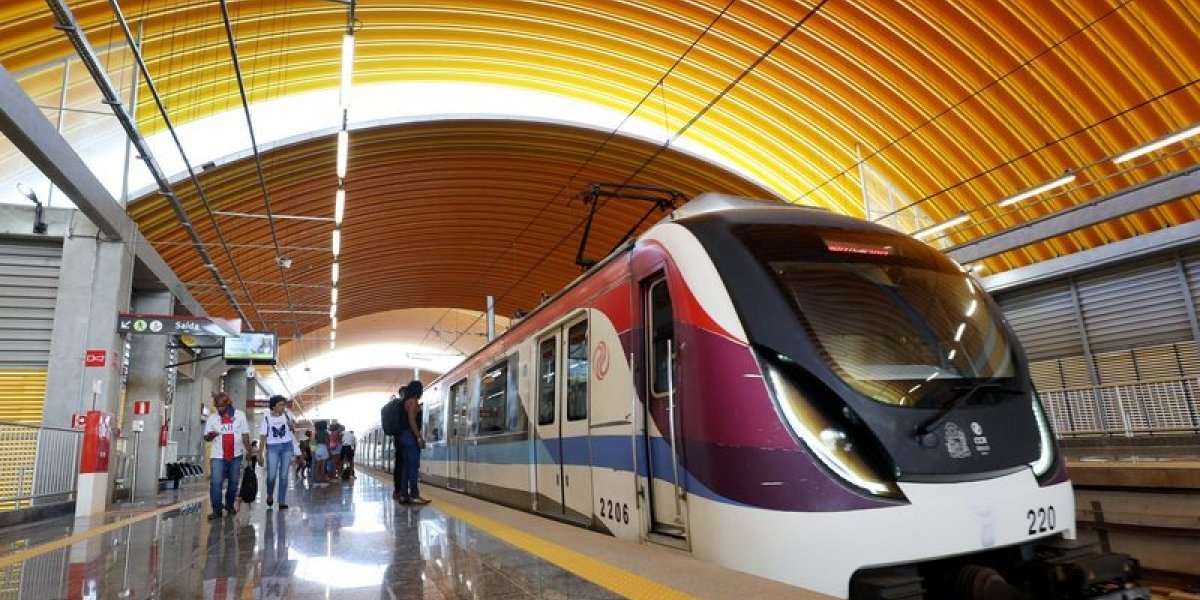 A imagem mostra o trem do metrô de Salvador