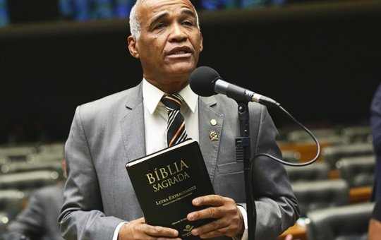 Isidório defende jornada 5x2 e dispara: “Trabalhadores não são escravos”