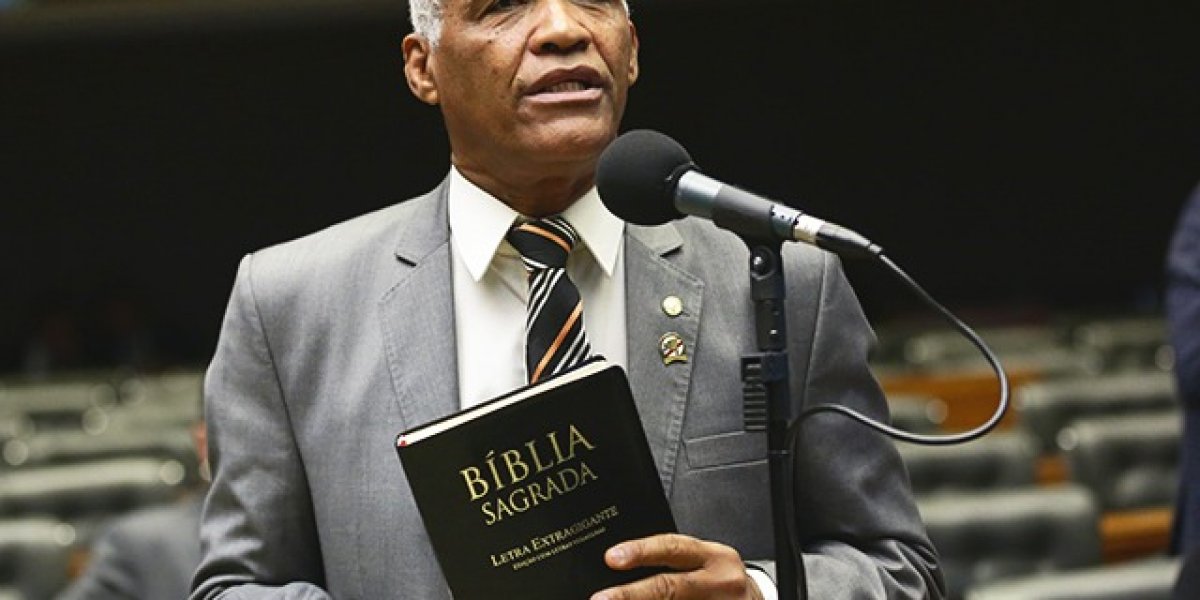 Isidório durante sessão na câmara dos deputados