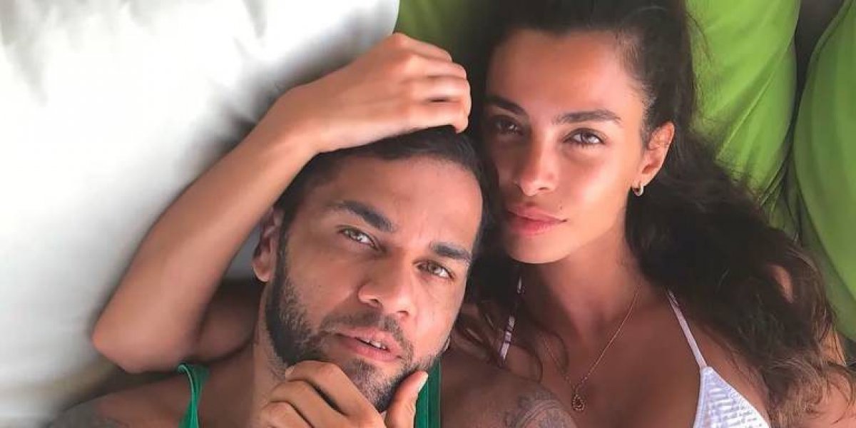 Daniel e sua esposa abraçados