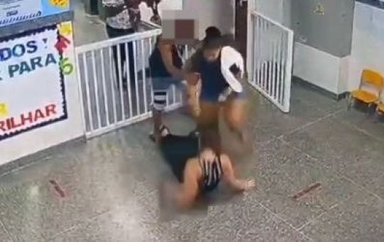 Diretora de creche e mãe de criança autista são flagradas numa briga em Salvador
