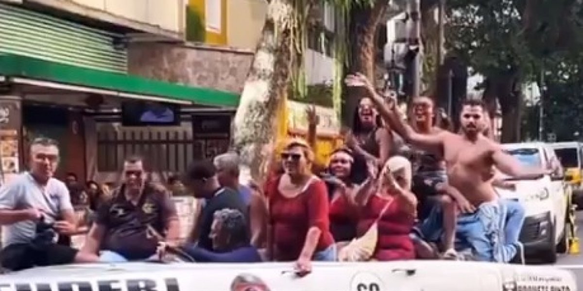 Fãs da Lady Gaga fazem festa improvisada em frente ao Copacabana Palace