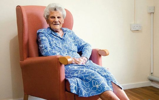 Britânica de 115 anos se torna pessoa mais idosa do mundo após morte de freira brasileira