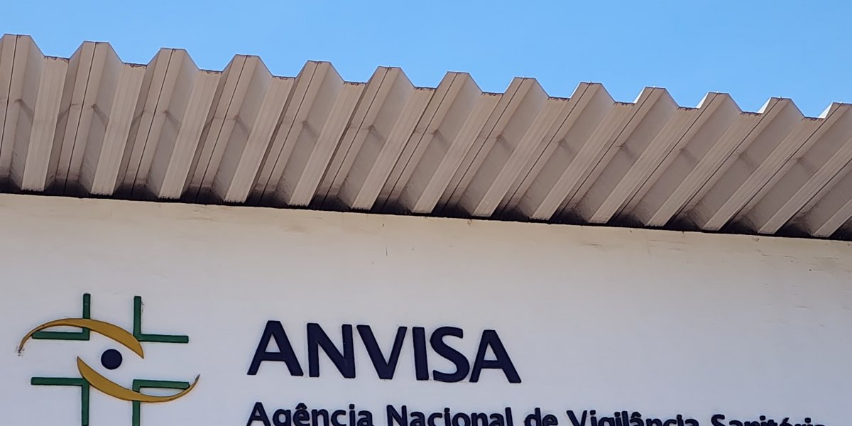 Anvisa volta a interditar creme dental da Colgate após relatos de efeitos adversos