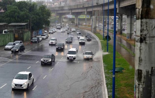 Com previsão de temporais, Salvador segue sob alerta de perigo até terça