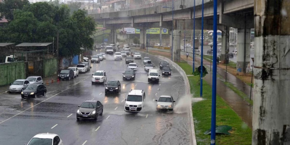 Com previsão de temporais, Salvador segue sob alerta de perigo até terça