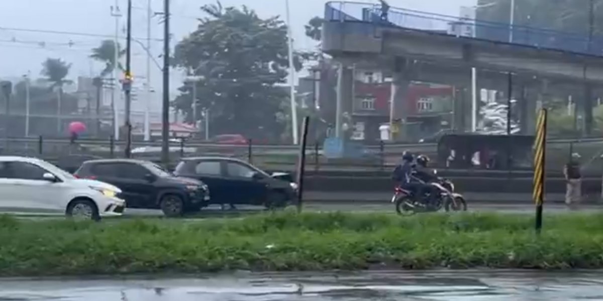 A imagem mostra a via onde o acidente ocorreu