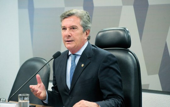 Fernando Collor deixa presídio e passa a cumprir prisão domiciliar em mansão à beira-mar avaliada em R$ 9 milhões