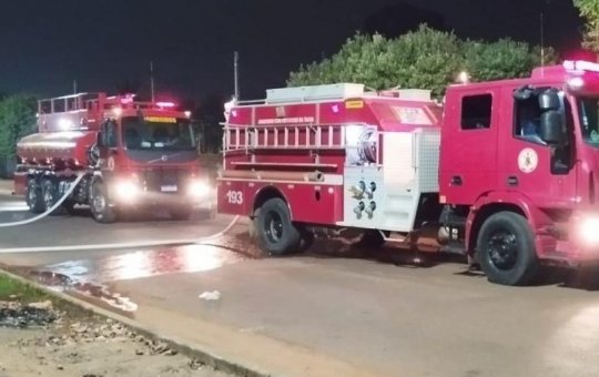 Incêndio destrói casa no bairro de Pernambués, em Salvador