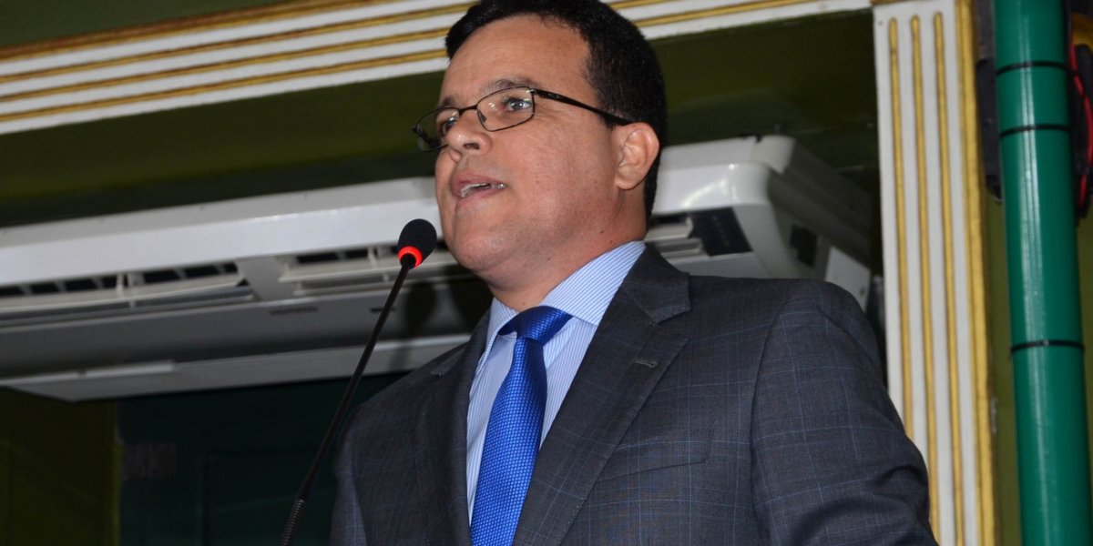 Vereador Ricardo Almeida durante sessão na câmara municipal de Salvador