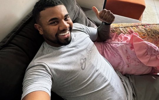 Davi Brito atualiza fãs sobre recuperação de cirurgia estética e promete mostrar resultado: “Vou mostrar tudo para vocês”